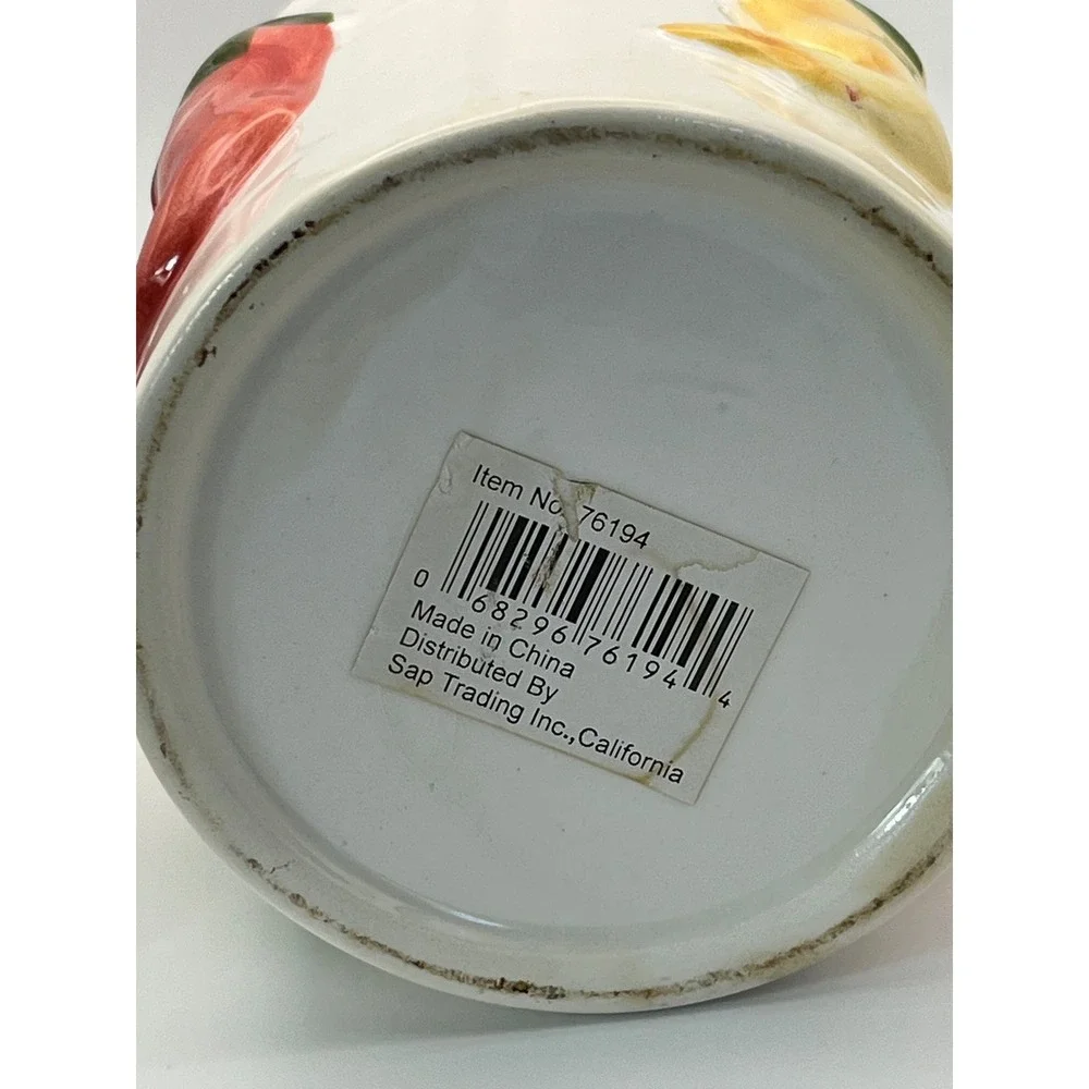 Sap trading co, Chili Pepper Kitchen Canister 3D Raised Relief White Jar 7in vnt